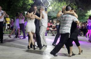 ¿Querés aprender a bailar tango?: sumate a esta clase de milonga gratuita al aire libre