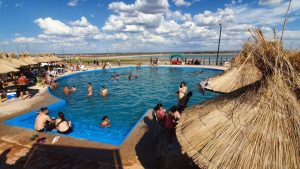 Ola de calor en Mendoza: cuánto sale y en qué horarios abre la playita de Luján y el Carrizal este fin de semana