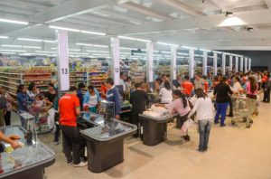 Aumentos a empleados de comercio: ¿cuánto cobrará un cajero de supermercado en mayo?
