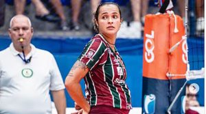Jugó un partido de vóley embarazada de 5 meses y generó polémica: “no puedo caerme boca abajo”