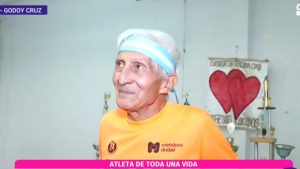 Tiene 91 años, vive en Mendoza y va a correr otra vez la Maratón de Canal 9: la historia de Juancito Álvarez
