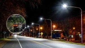 Circulaba por una ruta de Mendoza, miró al costado y vio a un particular “auto con ojos”