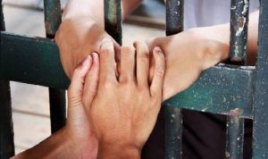 La Iglesia rechazó bajar la edad de imputabilidad: “Encerrar a un chico no resuelve el problema de fondo”