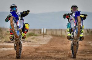 Grave accidente mientras hacían enduro en Ruta 13: chocaron de frente y sufrieron fracturas expuestas