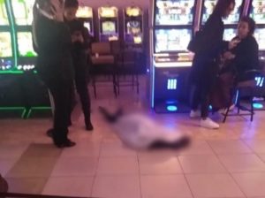 Tragedia e indignación en Mar del Plata: murió una mujer en un bingo y los demás siguieron jugando