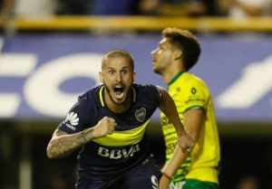 Boca le ganó a Defensa y mantiene la punta