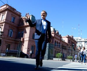 Macri quiere que remuevan al juez que dejó libre al asesino de Micaela