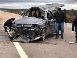 Una mujer y un niño fallecieron al volcar en la ruta 40