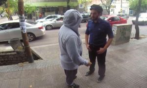 Qué hacer cuando la policía te detiene por averiguación de antecedentes