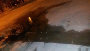 Denuncian una pérdida de agua potable en Dorrego