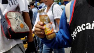 En Venezuela se defienden con bombas de excremento