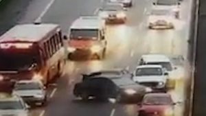 Video: Terrible choque entre 10 autos en Buenos Aires