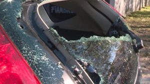 Los chapistas y talleres aún trabajan en autos abollados por el granizo