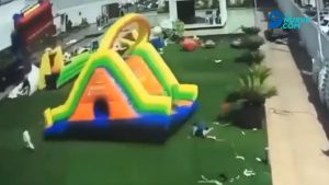 Un fuerte viento arrasó con peloteros inflables para niños