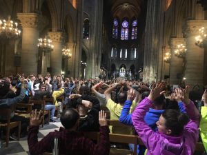 900 personas están atrapadas en la catedral de Notre Dame tras un ataque