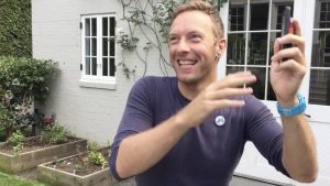 Video: El cantante de Coldplay baila “Me enamoré” de Shakira