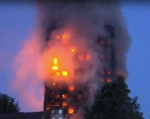 Terrible incendio en Londres deja 6 muertos hasta el momento