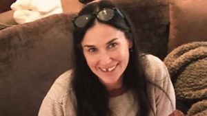 Demi Moore perdió dos dientes y así reaccionó