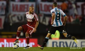 Racing le ganó a River y lo despidió del campeonato