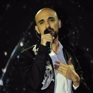 Conmovedor homenaje a los artistas fallecidos con la voz de Abel Pintos