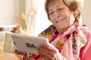 Un programa para que los abuelos se “amiguen” con Internet