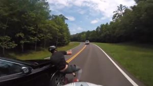 Video: ciclista filmó cómo atropellaban a su compañero