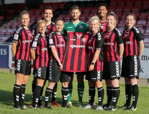 Un club les pagará por igual al equipo femenino y masculino