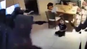 Un niño de 5 años quedó en medio de una violenta entradera