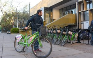 Capital pagó un extra a los empleados que hoy fueron a trabajar en bicicleta