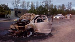 Se incendió un vehículo en el Acceso Sur