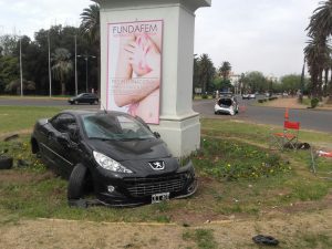 Fuerte choque frente a los Caballitos de Marly