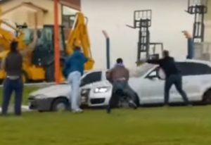 Video: Le tiraron huevos a Macri durante su visita en La Pampa