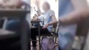 Video: Impactante insulto de una alumna a su profesora