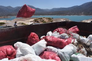 Limpiaron más de 10 mil kilos de basura del Perilago de Potrerillos