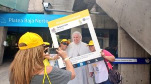 La fiesta en Chile por la llegada del Papa la vivís por Canal 9