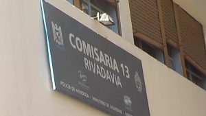 Detienen a un hombre acusado de violar a su hija y entregarla a otros familiares