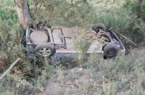 Video: Un auto despistó y cayó a un zanjón en Rivadavia