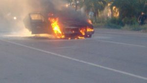 Video: Un auto se prendió fuego en la Ruta 60