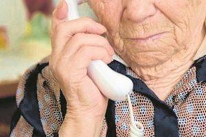 Cómo informar a los abuelos para evitar que sean estafados