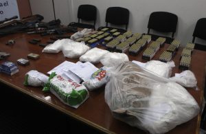 Incautaron cocaína, armas y más de 1.700 proyectiles de una banda de narcotraficantes