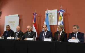 Argentina, Uruguay y Paraguay presentaron su candidatura para el Mundial del 2030