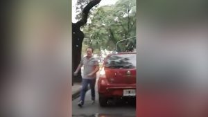 Video: Luis Machín es grabado intentando agredir a una pareja