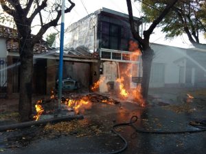 Explosión e incendio en una vivienda de Luján