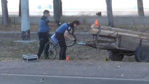 Junín: Una camioneta perdió una carga de palos que impactaron a un ciclista