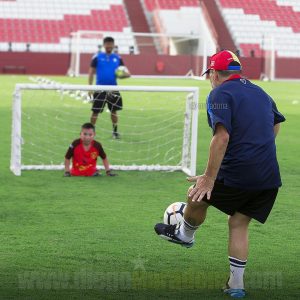 El conmovedor gesto de Maradona con un fanático al que le faltan las piernas