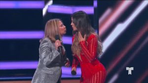 La Doctora Polo se besó con una actriz en los Premios Billboard