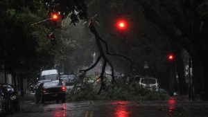 Temporal en Buenos Aires: Padre e hijo murieron electrocutados