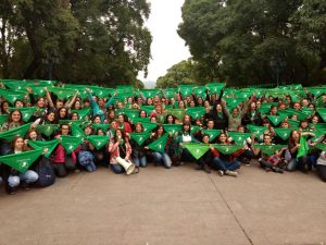 En Mendoza hubo un pañuelazo a favor del aborto