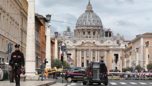 Desalojan inmediaciones del Vaticano por amenaza de bomba