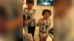 Fotos y video: Así alentaron los hijos de Messi a la Selección